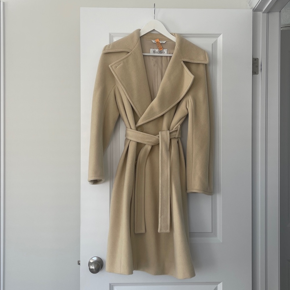 MaxMara Madame Ivory/Beige 100% Wool Coat